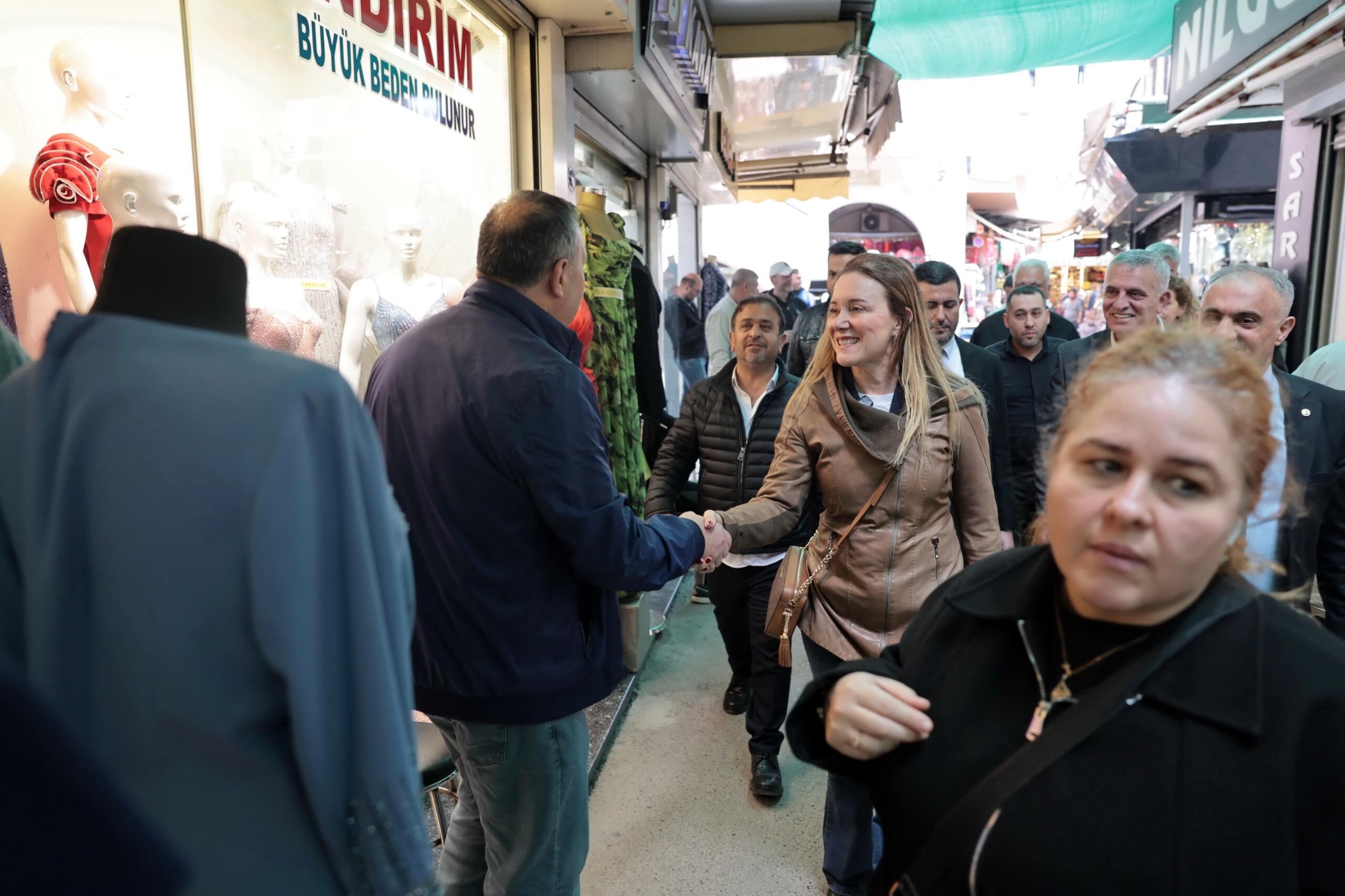 Başkan Mutlu’dan Kemeraltı Mesaisi Esnaftan Ruhsat Indirimine Teşekkür (9)