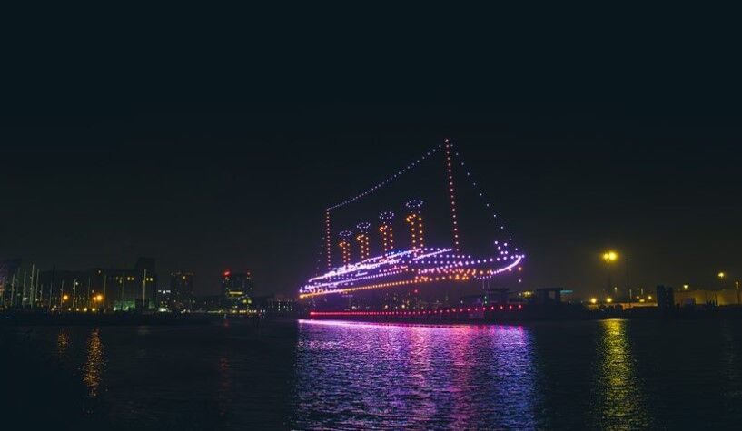 Titanic'in gerçek boyutlarında drone gösterisi