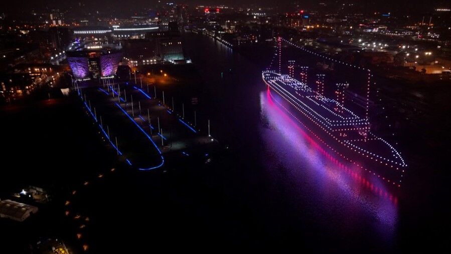 Titanic'in gerçek boyutlarında drone gösterisi