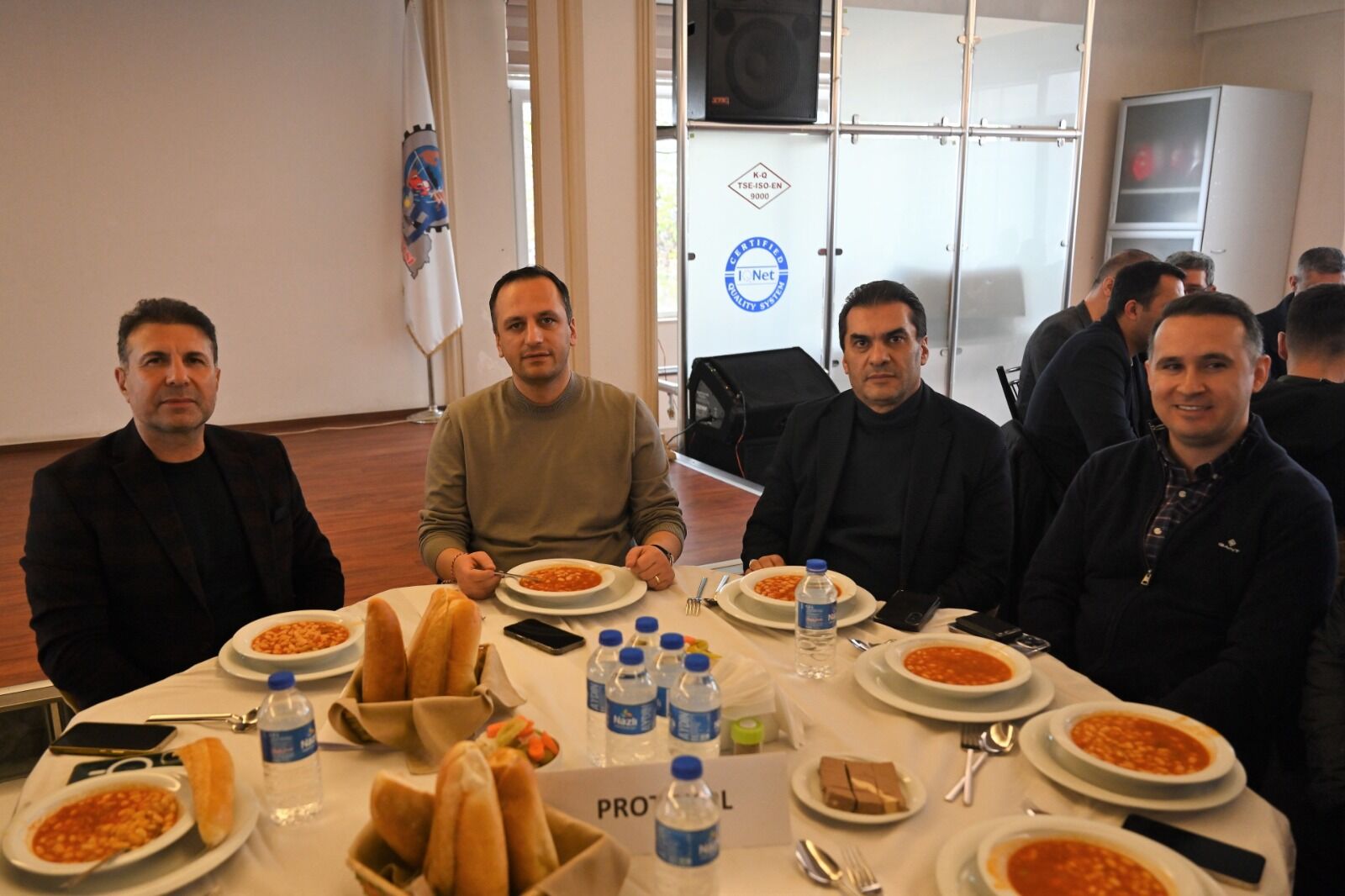 Sanayi sitesinde vefa buluşması: "Zor günleri birlikte aşıyoruz"