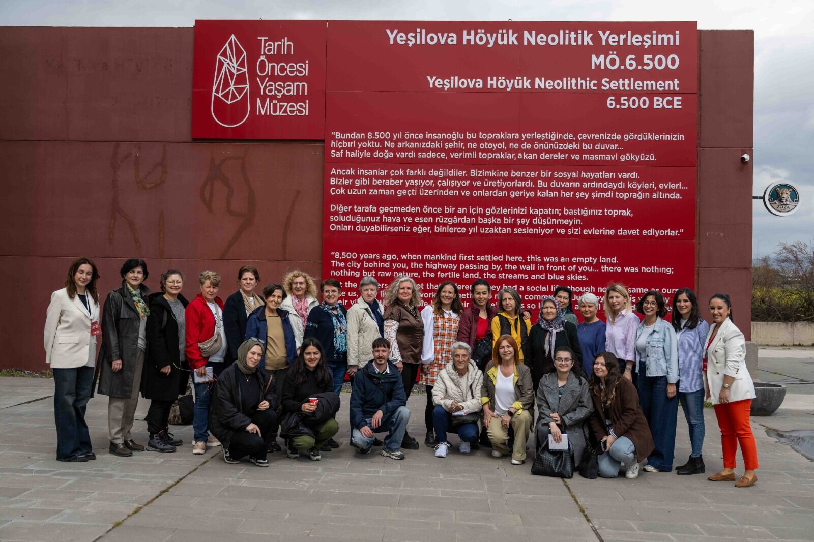 Bornova’da Dijital Köprü! Akıllı Telefonu Gençlerden Öğrendiler (1)