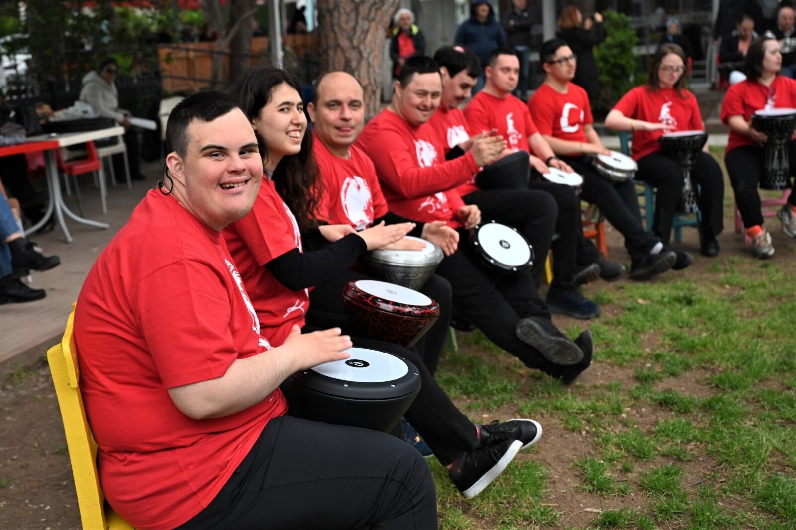 Farklılıkların zenginliğe dönüştüğü bir dayanışma tablosu