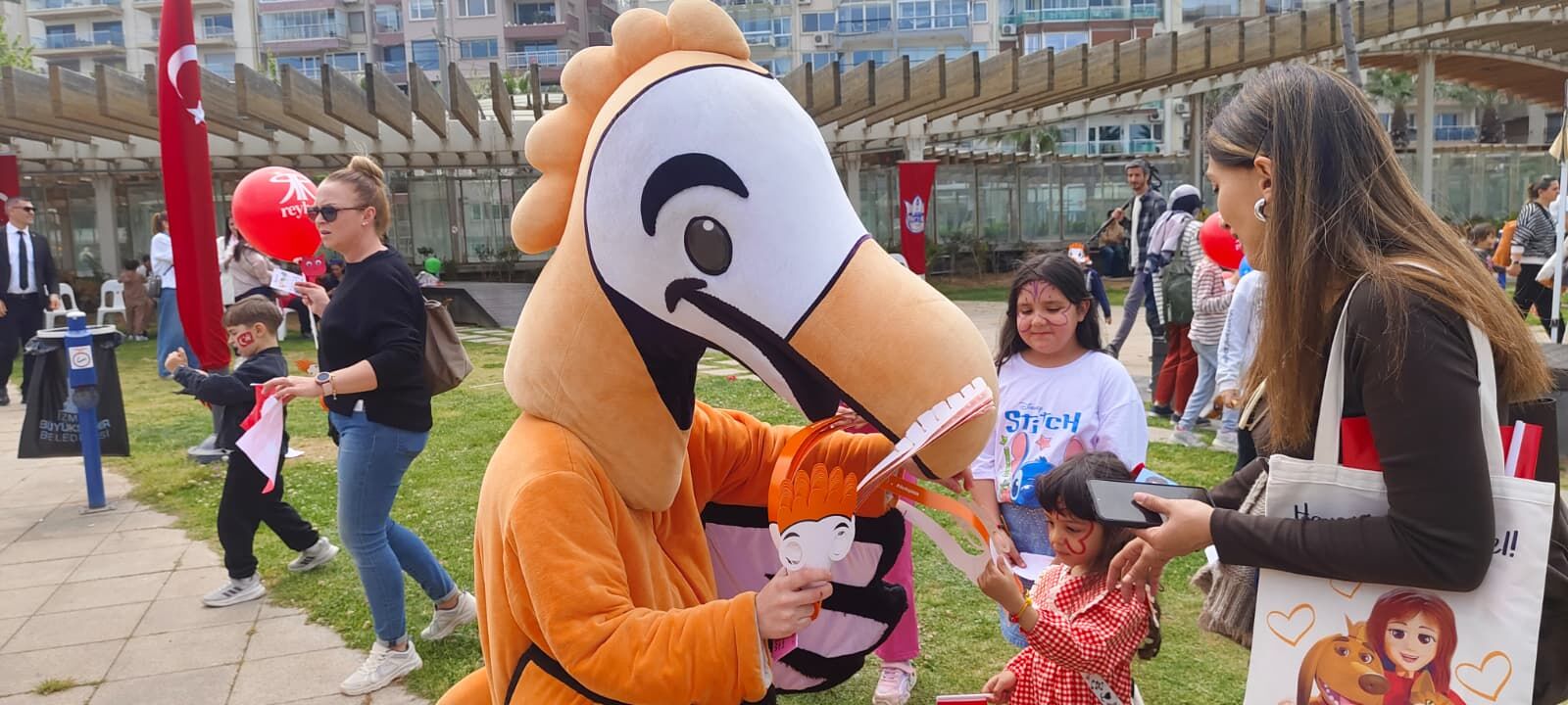 Çocuğunu Alan Karantina’ya Koştu! Şen Kahkahalar Gökyüzüyle Buluştu (2)