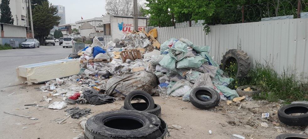 Bornova'da çöp rezaleti