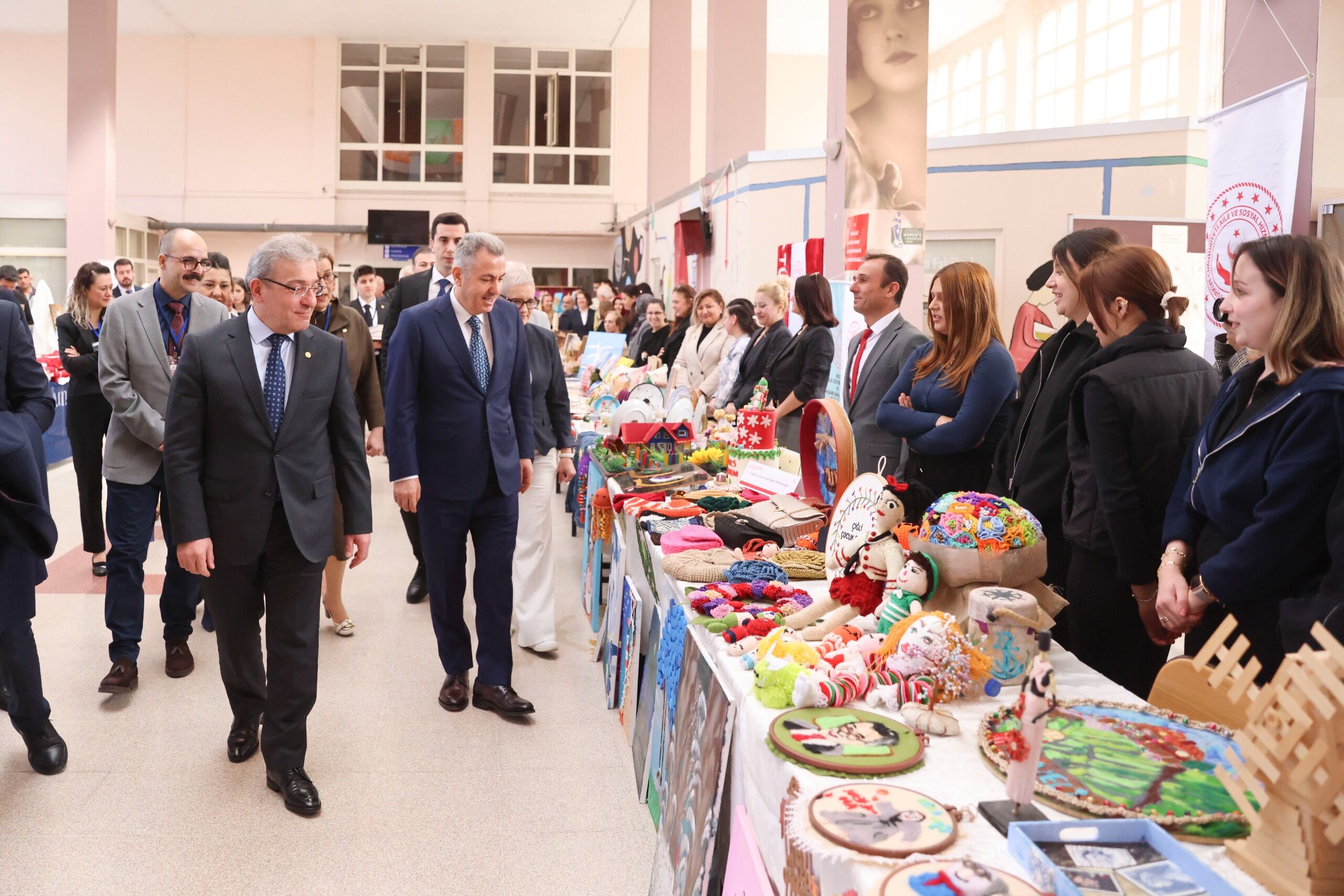 Deü Ev Sahi̇pli̇ği̇nde Uluslararasi Ai̇le Sempozyumu Başladi Güçlü Ai̇le, Güçlü Gelecek (3)
