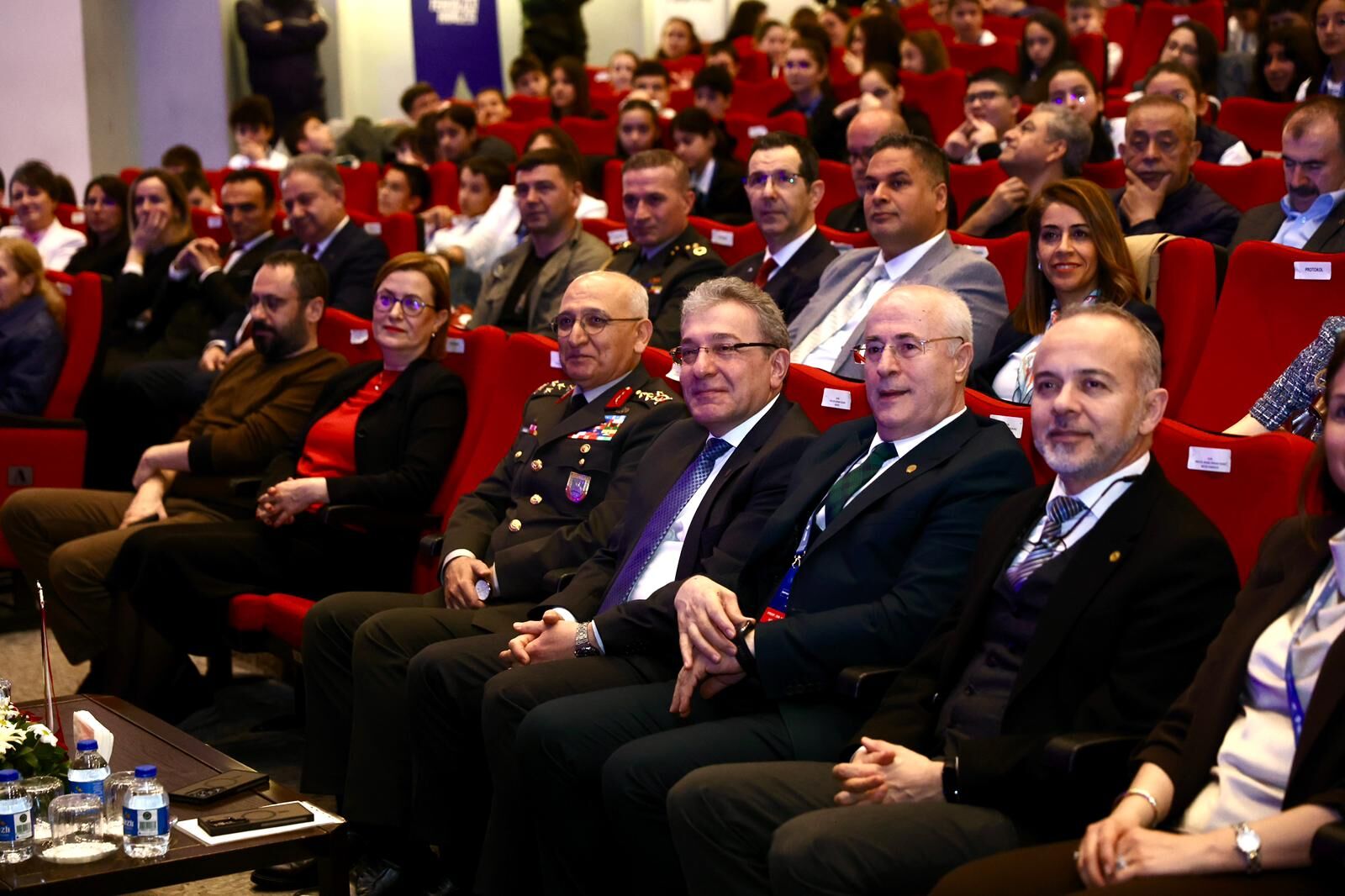 Akademik ve mülki erkan bilimin yıldızlarıyla buluştu