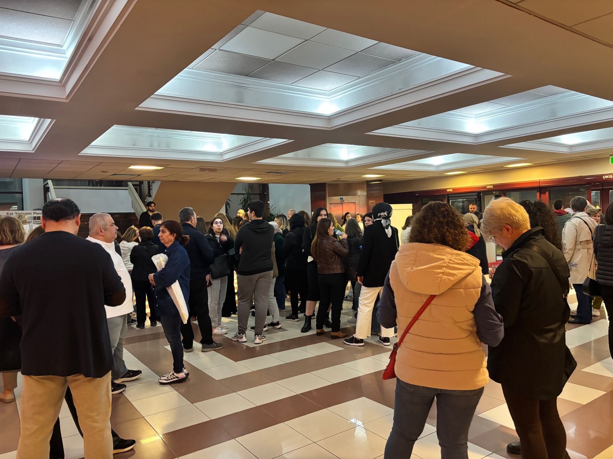 Sabahattin Ali'nin hayatı film şeridi gibi sahnede aktı