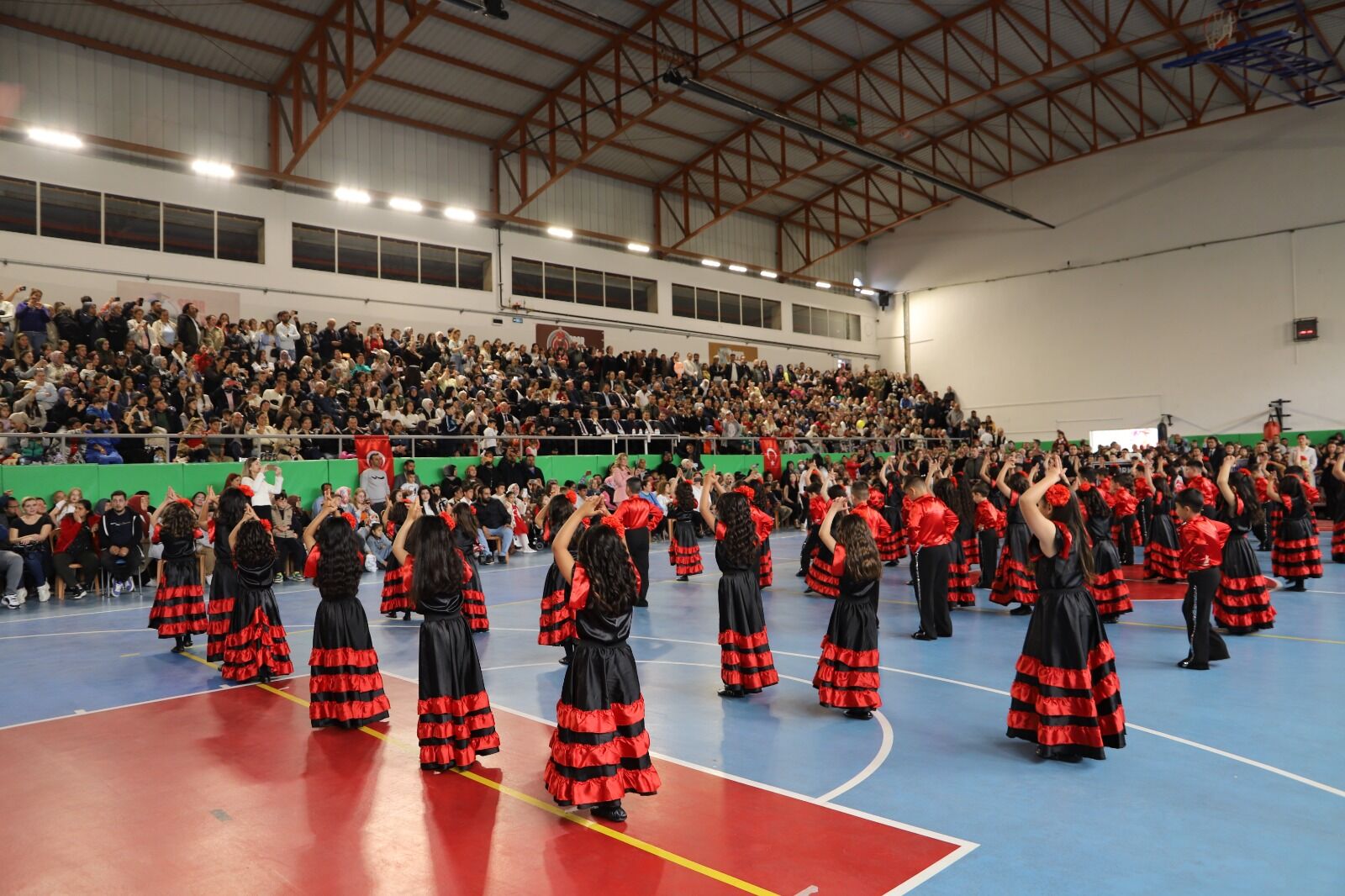 Bayındır’da 23 Nisan coşkusu: Başkanlık koltuğu küçük başkanlara emanet!-1