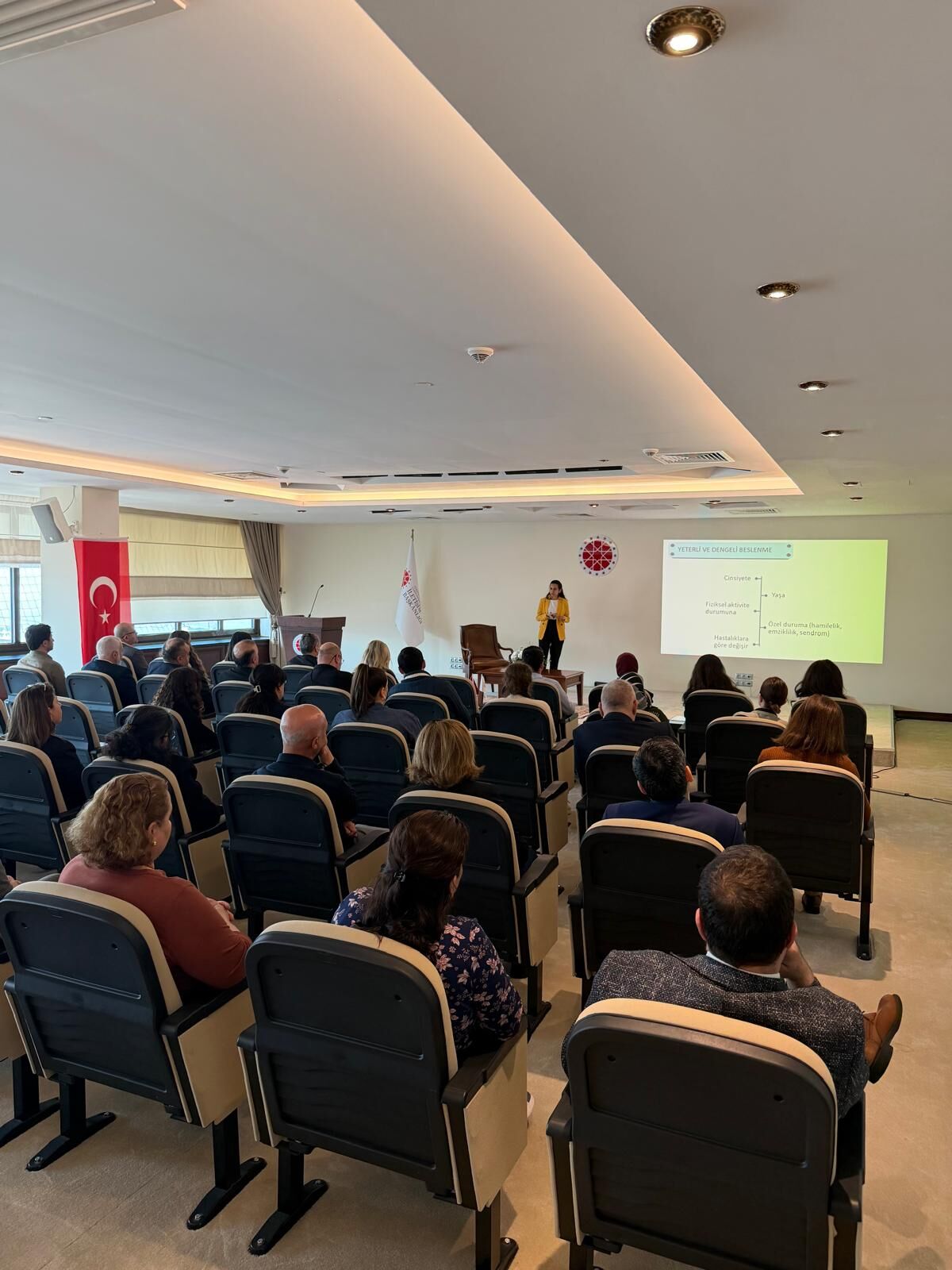 Masa başı çalışanlar için ofis egzersizleri ve ergonomi