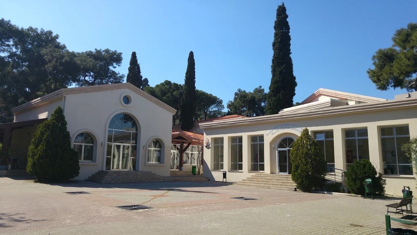 Izmir Goztepe Amerikan Koleji Kimin