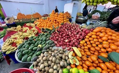 Izmir Guzelbahce Pazar