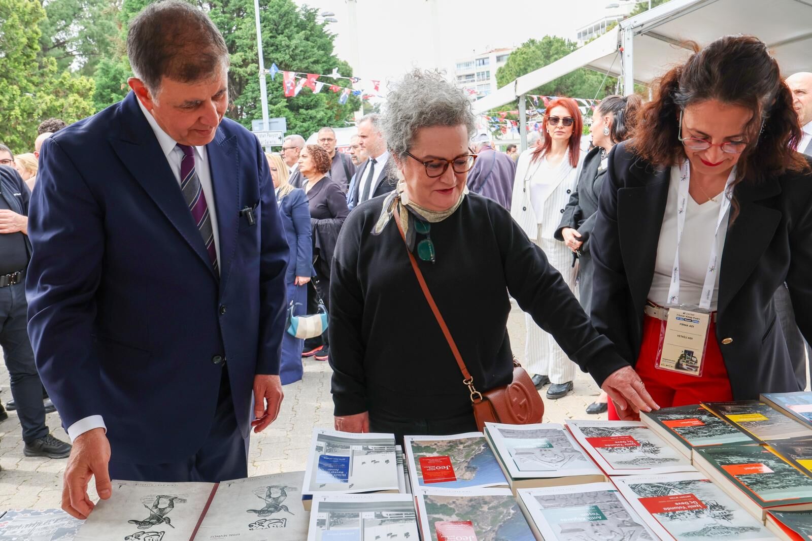 İzmir Kitap Fuarı’nda Dopdolu Program! Yazarlar Geliyor 2