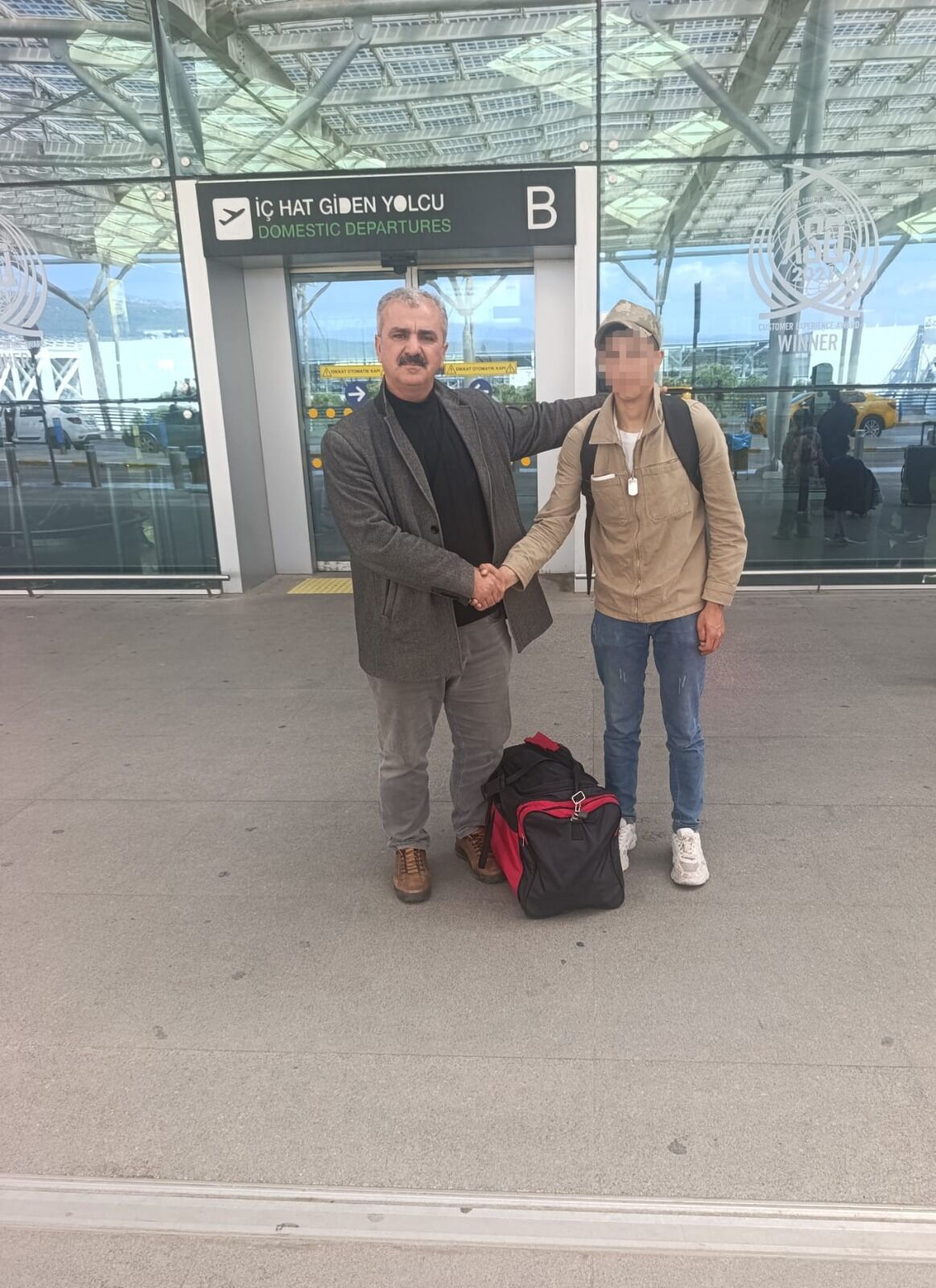 Başkan Özkan’dan Plaket