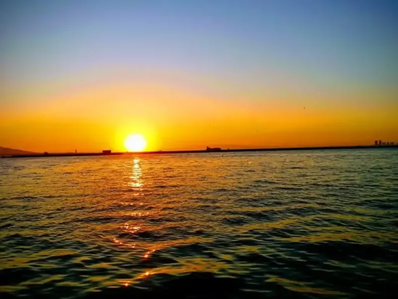 Izmirde Gun Batimi Manzarali Romantik Aksam Yemegi Agustos Mekan Rehberi 3