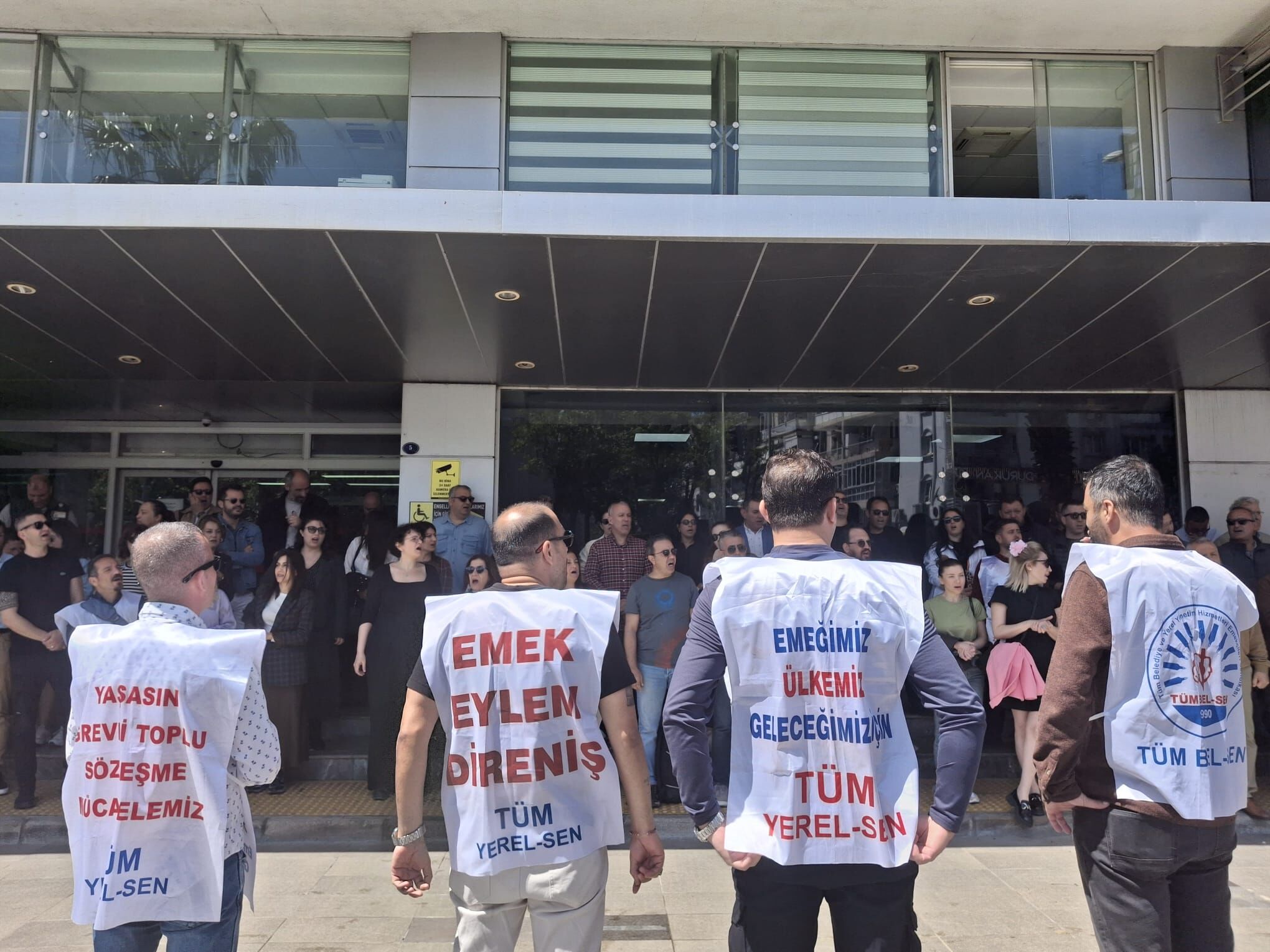 Karşıyaka Memur Tis Isyanı Gemileri Yaktılar (7)