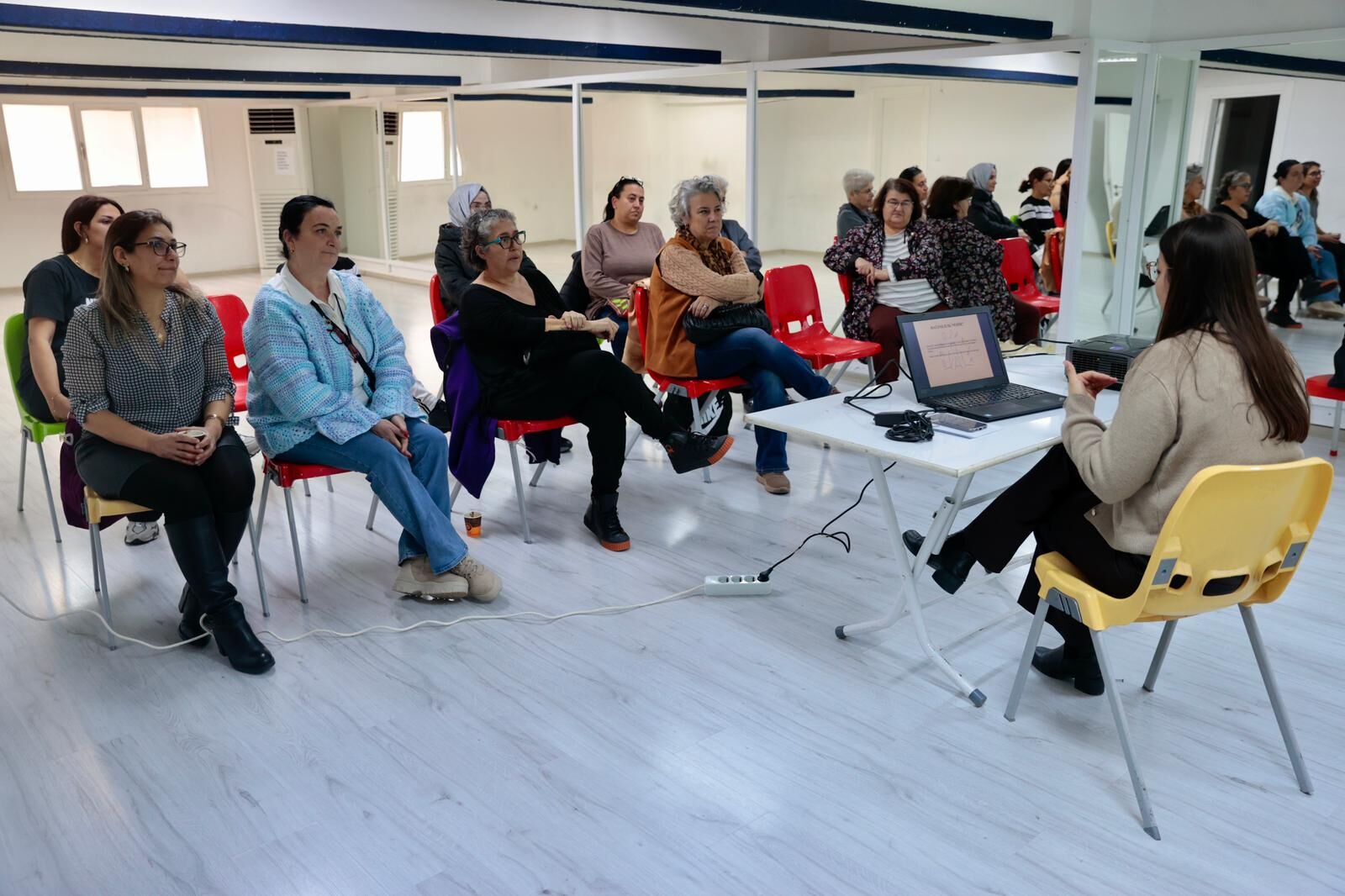 Semt merkezlerinde ailelere uzman desteği