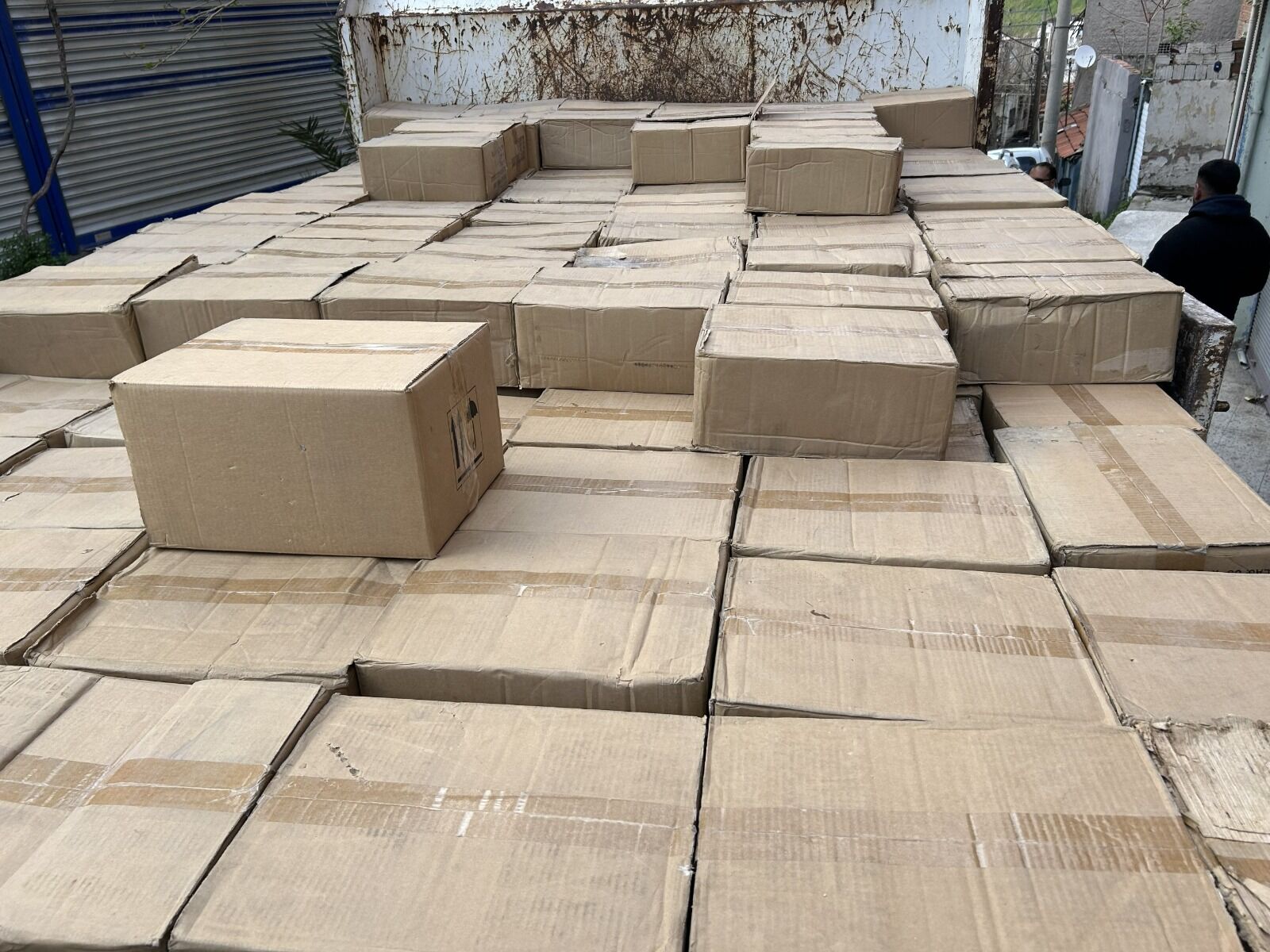 İki araç dolusu bozuk ürün imha edildi