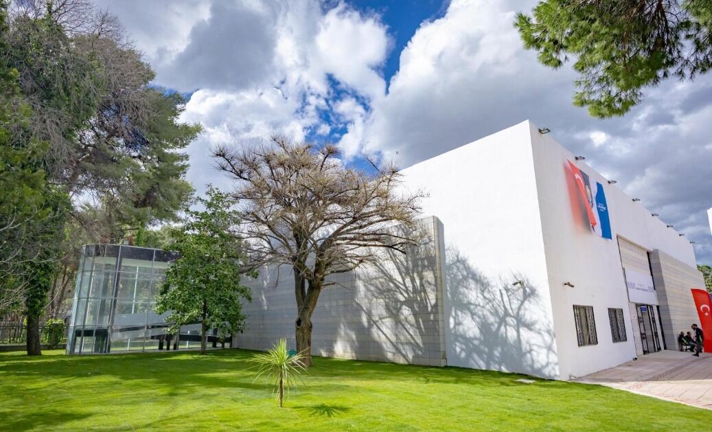 20 bin kitaplık dev arşiv ve teknolojik altyapı