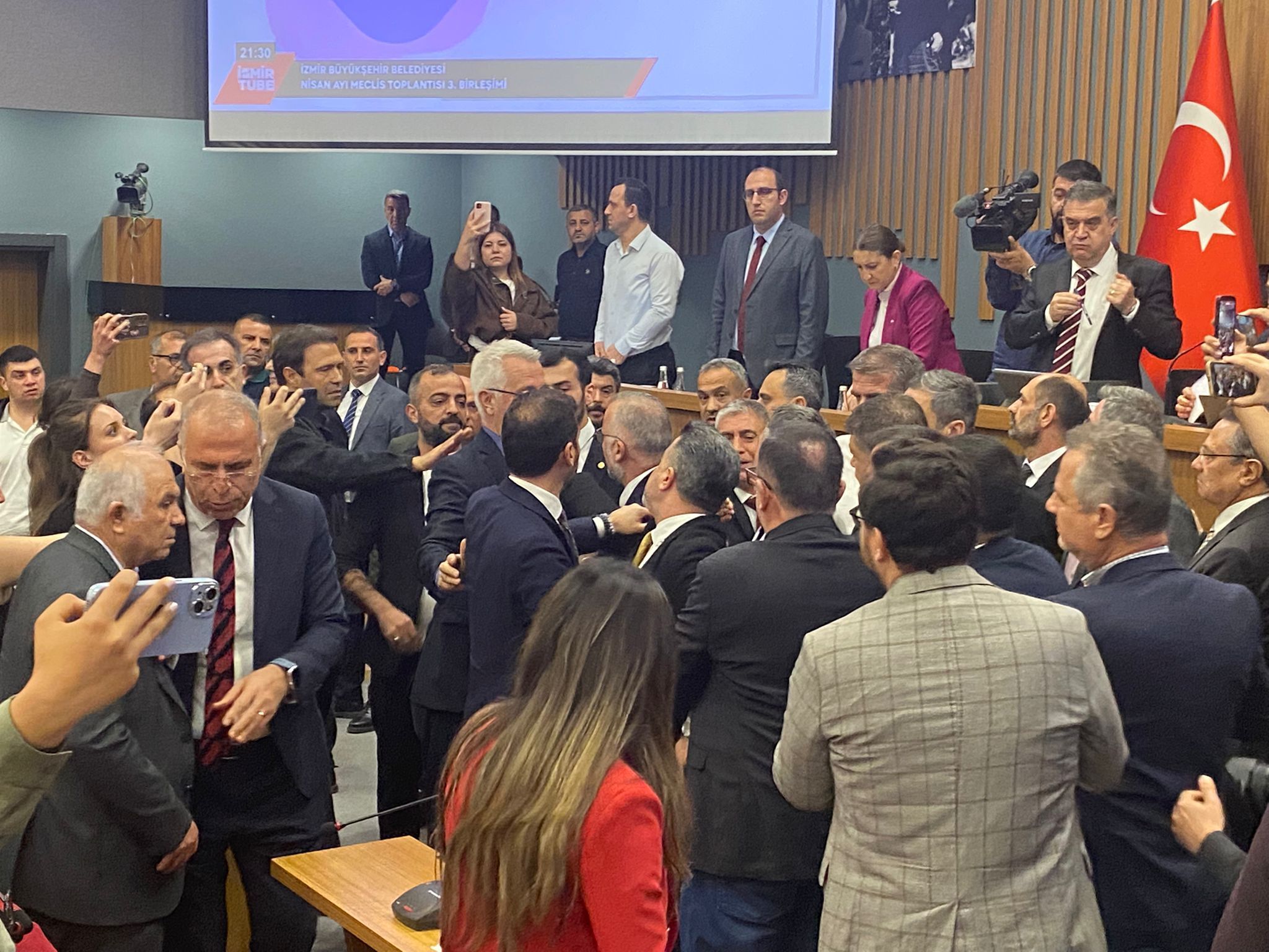 Meclis'te Denetim Raporu Krizi Arbede Ile Bitti! Salon Karıştı!