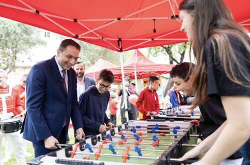 Neşesi Balçova’yı Sardı