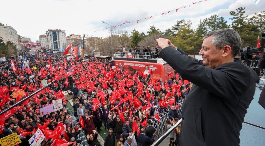 Özel'in miting stratejisi tartışılıyor