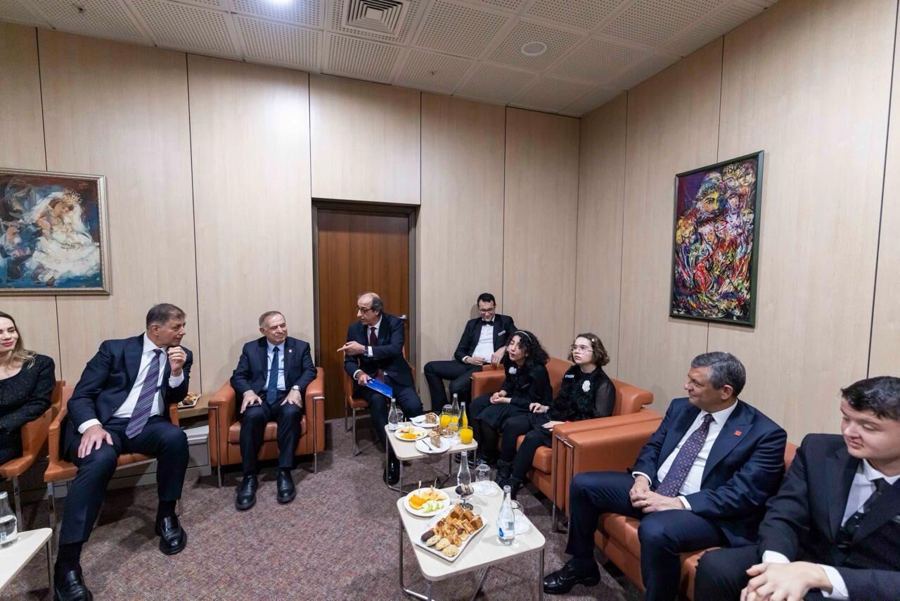 Belediye başkanlarıyla 1,5 saatlik toplantı