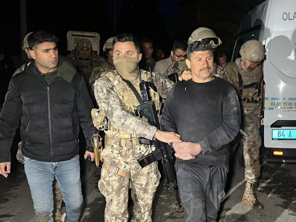 Polis Ekiplerine Saldıran