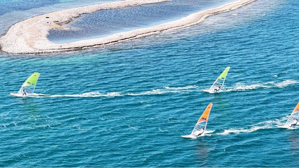 Foça adaları arasında görsel şölen ve büyük mücadele