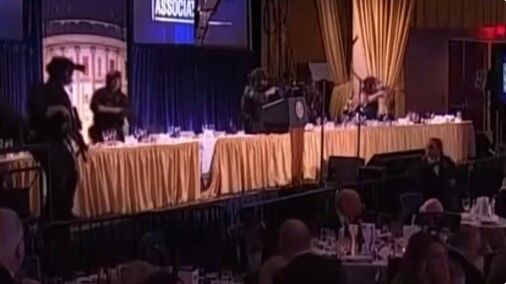 Trump'ın katıldığı gecede silah sesleri