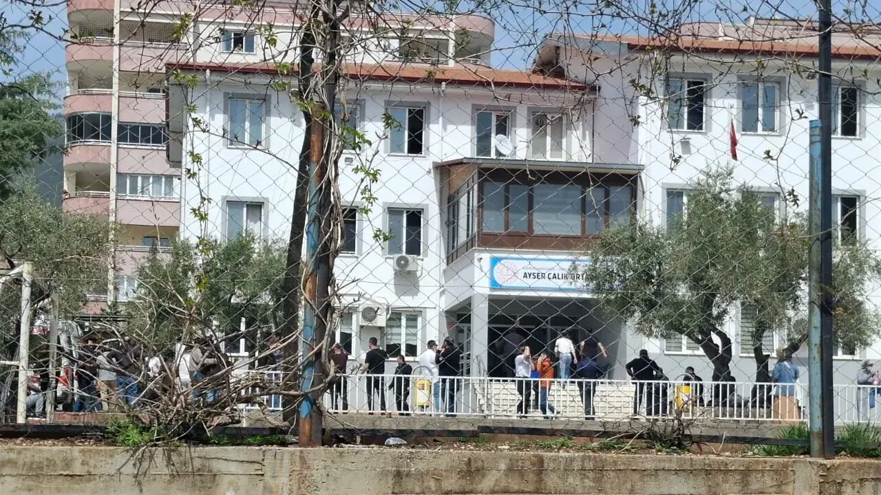 Silahli Saldiri Gerceklesen Ayser Calik Ortaokulunda Basari Ustune Basari Bilinmeyen 1784232 202604151553 20260415155355 2