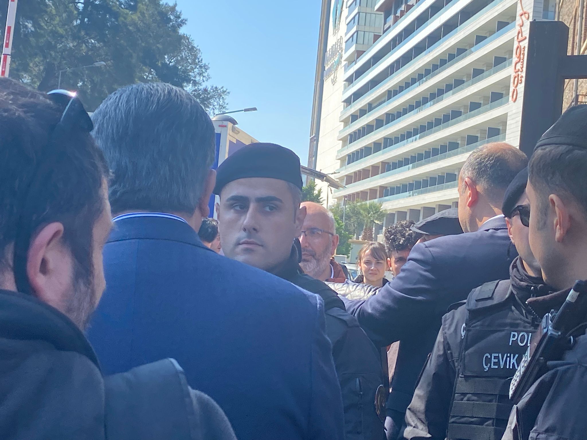 Vekil binaya alınmadı