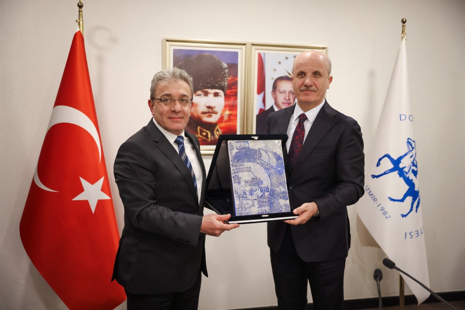 Prof. Dr. Erol Özvar’dan Dokuz Eylül Üniversitesi’ne övgü