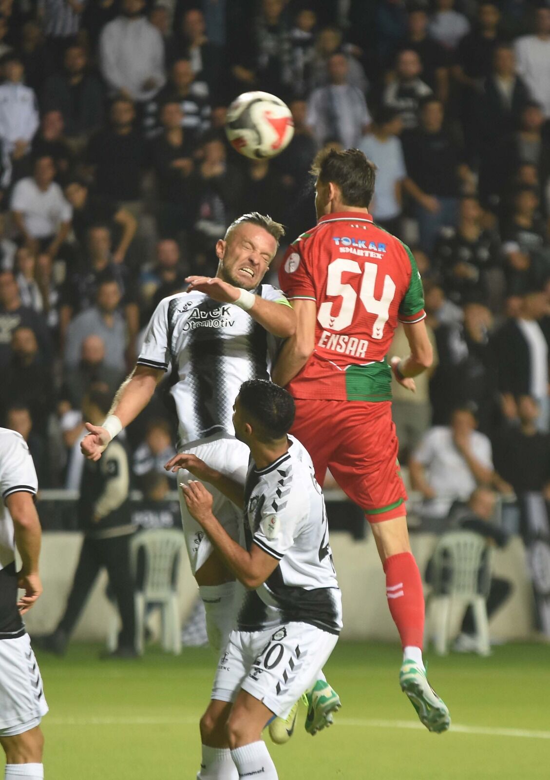 Defansta yaprak dökümü kapıda