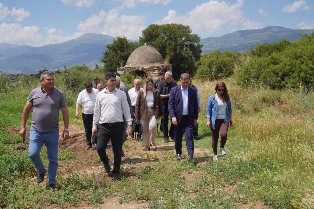 Cemil Tugay patates topladı