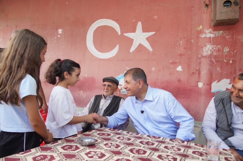 Cemil Tugay patates topladı