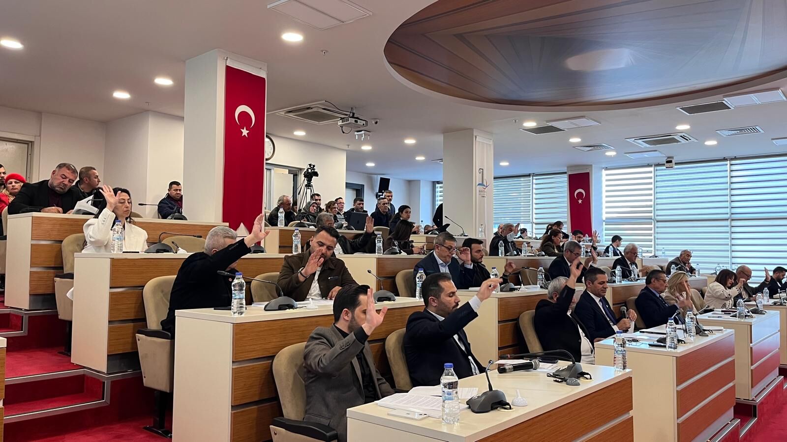 Bayraklı Meclisi 3