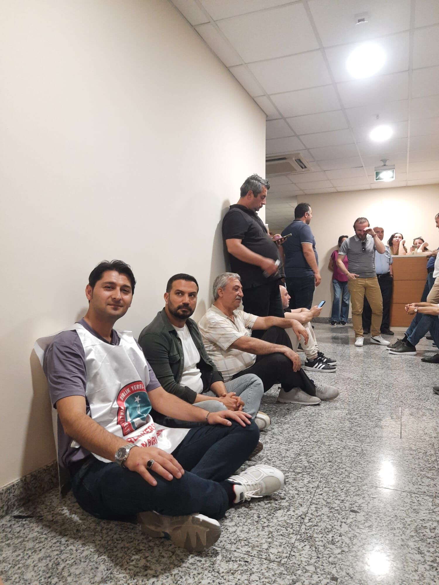 Bayraklı Memur Eylem 12 Mayıs (1)
