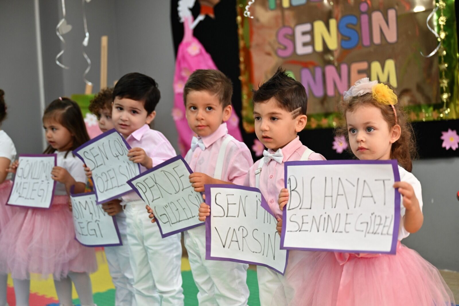 Miniklerden etkileyici gösteri