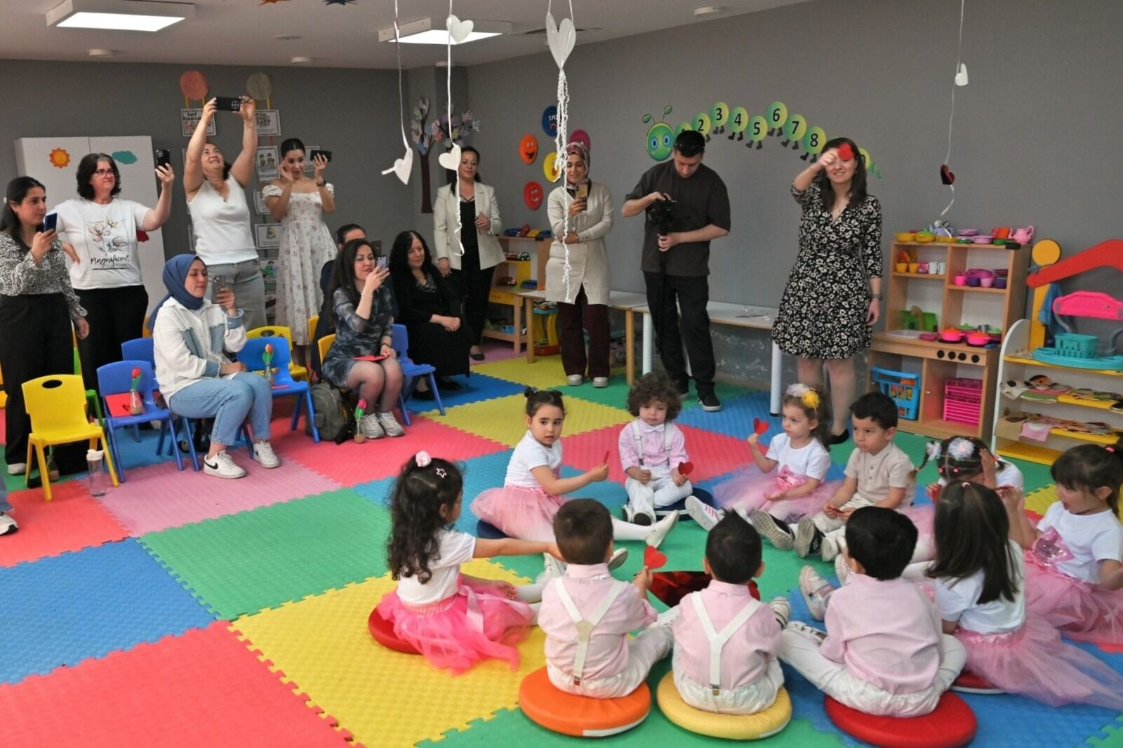 Miniklerden etkileyici gösteri
