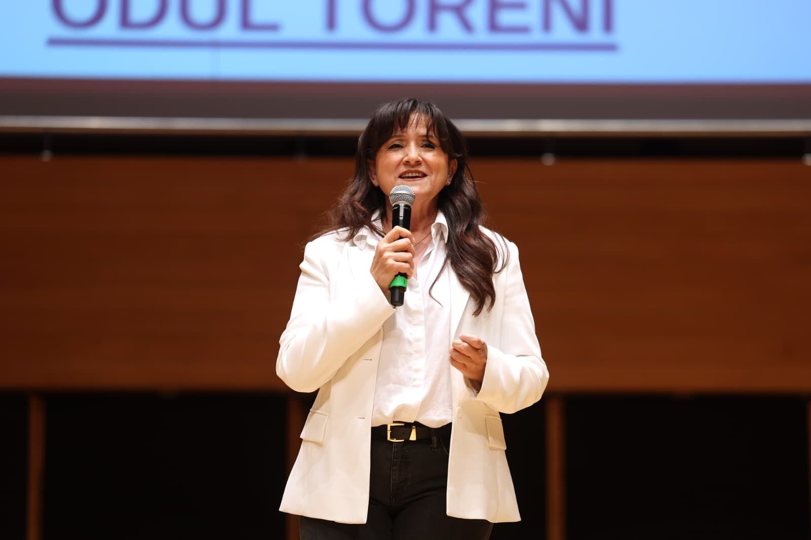 Emel Akçay