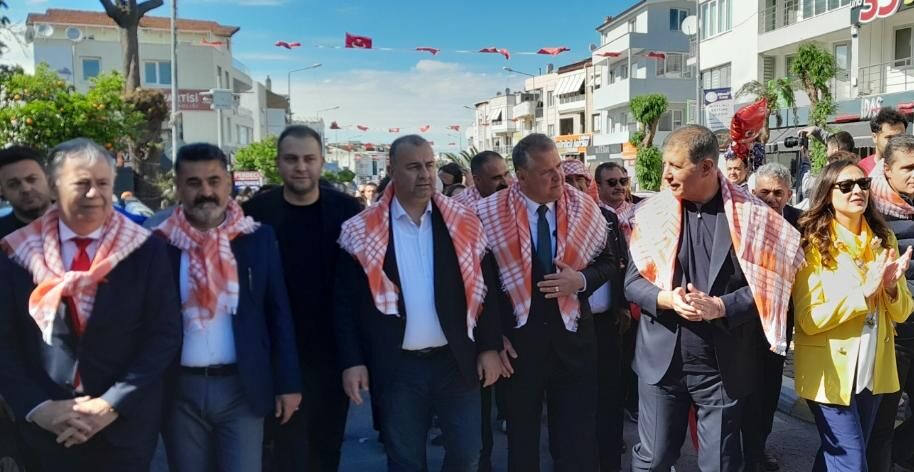 Urla enginar Festivali kortej