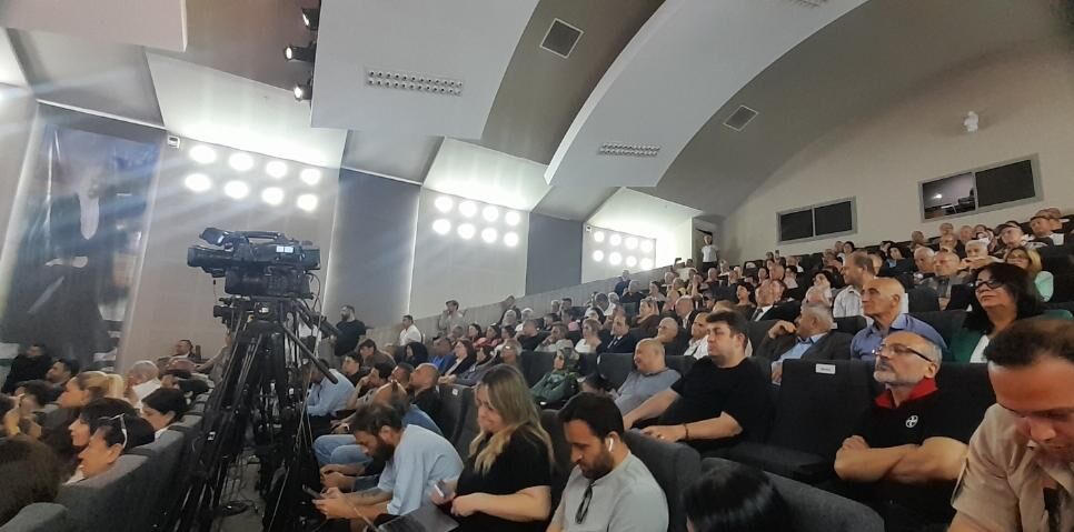 “Kınay, baskılara rağmen vatandaşa hizmet için elinden geleni yapıyor”