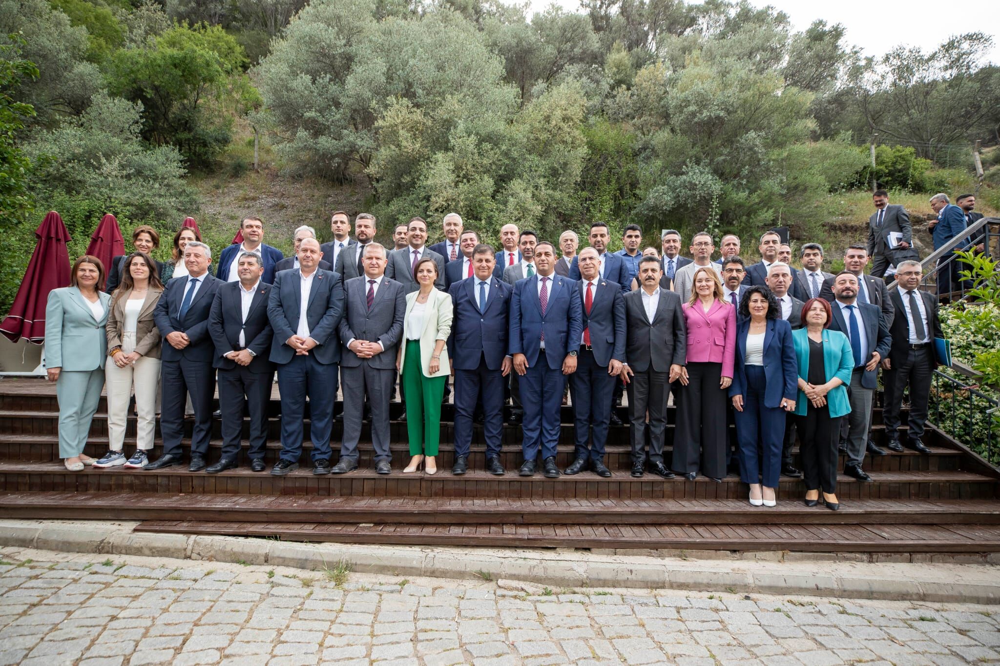 İzmir’in 30 ilçe belediye başkanının eğitim karnesi! Diplomada tablo karışık