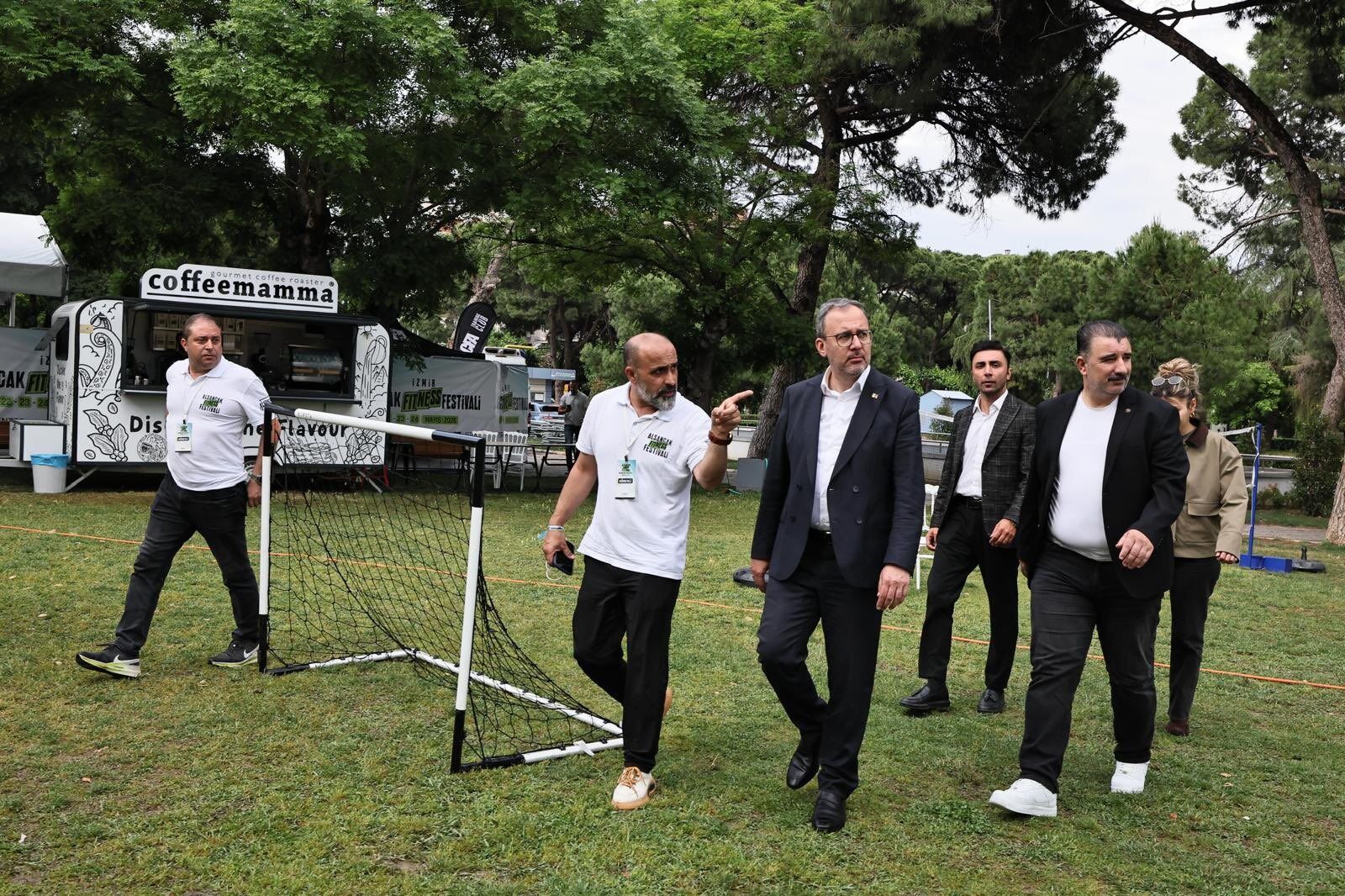 Eski Bakan Kasapoğlu sahadaydı