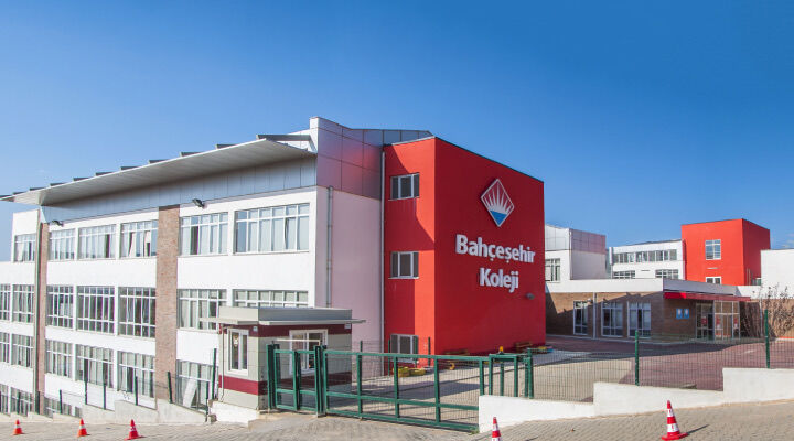 Izmir Bahcesehir Koleji