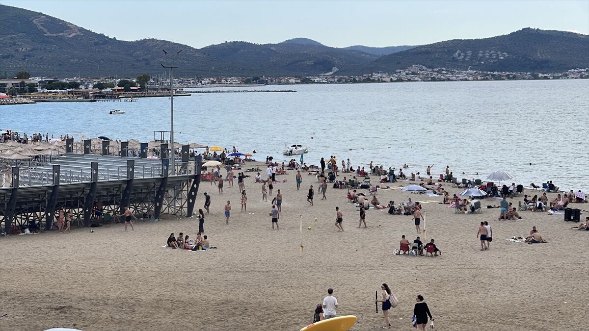 İzmir Edremit Yolunda Bayram Yoğunluğu! Araç Kuyrukları Uzadı (2)