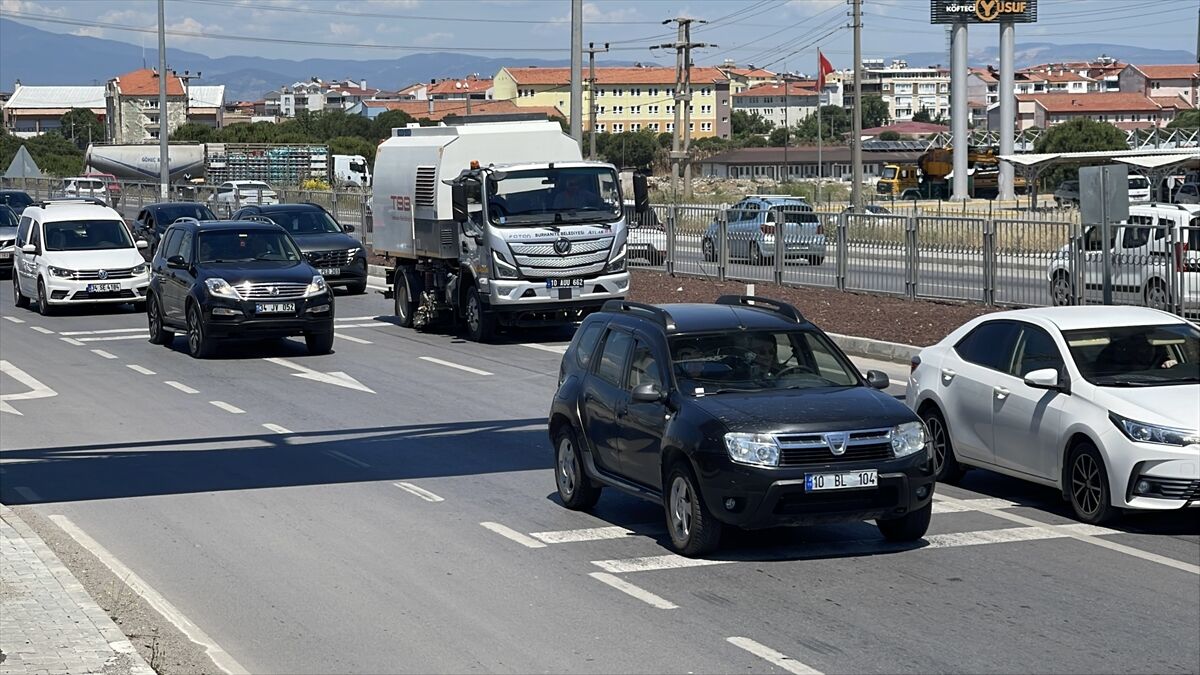 İzmir Edremit Yolunda Bayram Yoğunluğu! Araç Kuyrukları Uzadı (3)