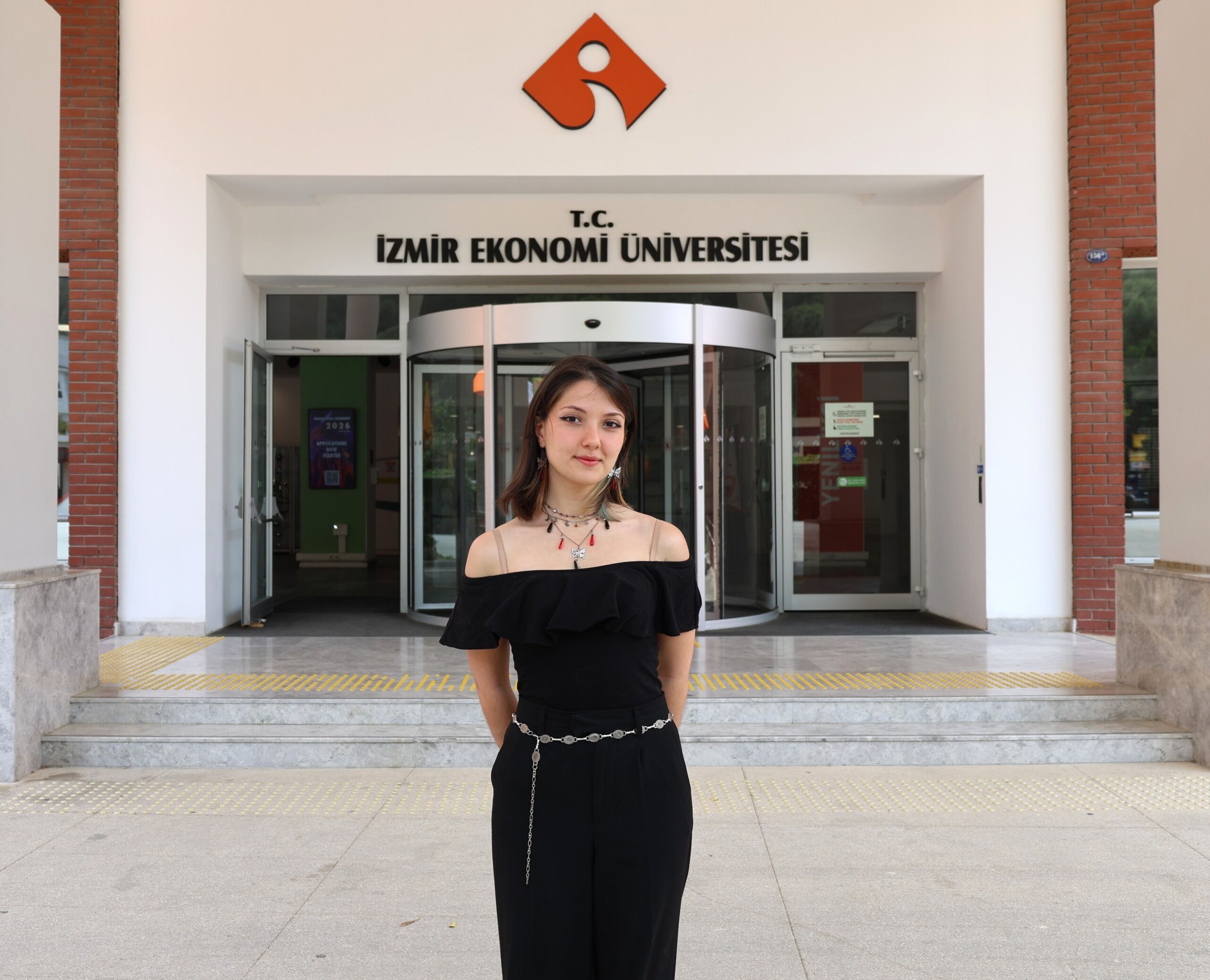 İzmir Ekonomi Üniversitesi (İeü) İngilizce Mütercim Ve Tercümanlık Bölümü Öğrencisi Türkan Şimal Geyik, Avrupa Birliği (Ab) Başkanlığı Tarafından Düzenlenen ‘14. Genç Çevirmenler Yarışması’nda Üçüncü Oldu.