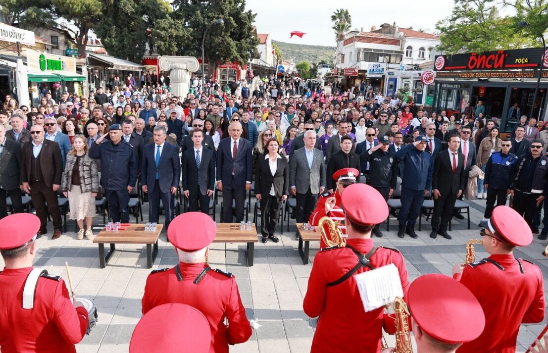 Lansmanda İzmir'in önde gelen isimleri yer aldı