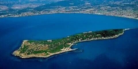 Izmir Karsisindaki Adalar